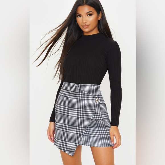 PrettyLittleThing Black and White Check Mini Skirt - Picture 4 of 8